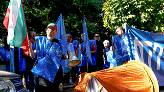 Служителите на столичния градски транспорт плашат отново да оставят возилата в