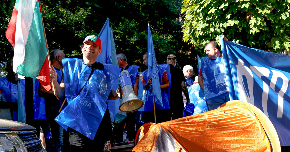 Служителите на столичния градски транспорт плашат отново да оставят возилата в