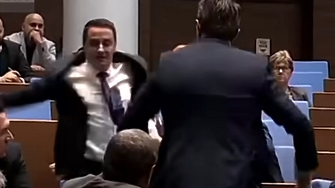 Полицаи са разпитвали в парламента председателя на Възраждане Костадин Костадинов