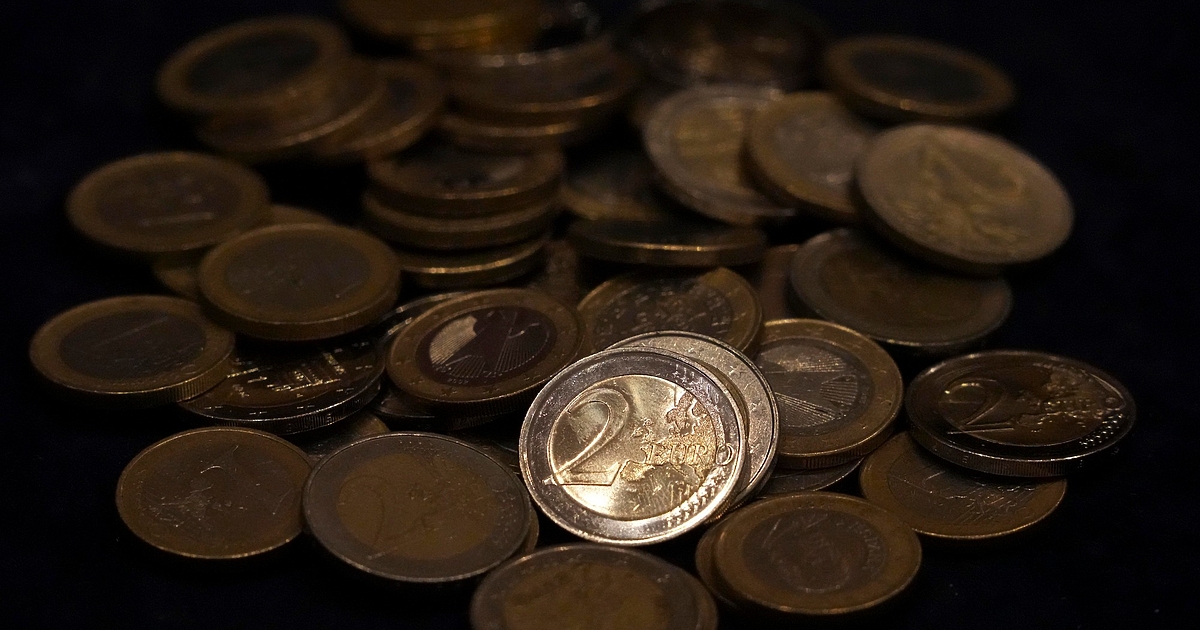 Присъединяването на България към еврозоната и приемането на еврото се