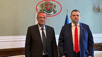 10 000 лева струва гербът в кабинета на Делян Пеевски