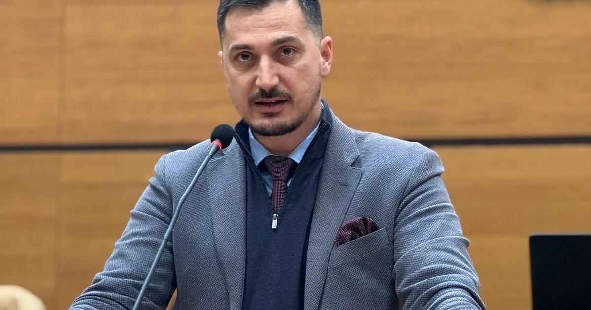 Още един водещ кадър на Продължаваме промяната“ (ПП) напусна партията.