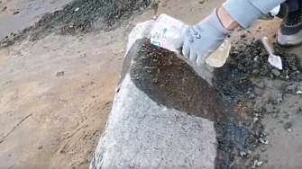 Стела с фронтон и надгробен надпис на старогръцки език разкриха