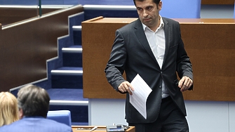 Всички които не могат да видят приноса на Кирил Петков