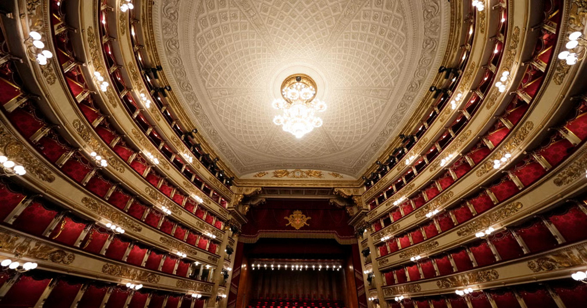 Любителите на операта, които са се запътили към Ла Скала