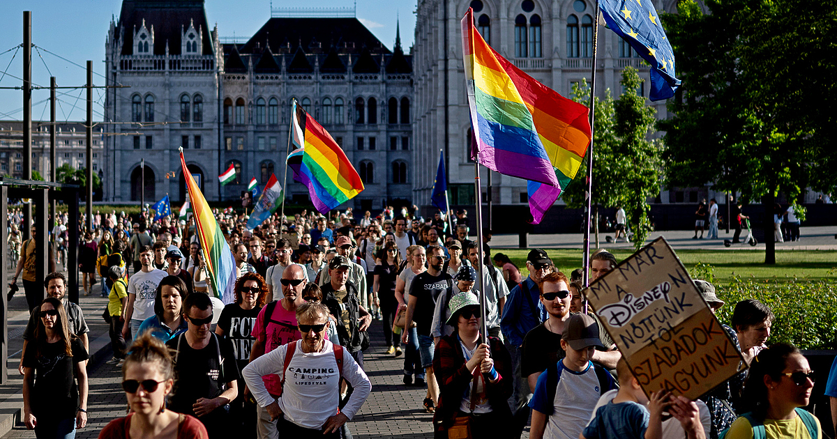 Ежегодният гей парад се очаква да се състои днес в