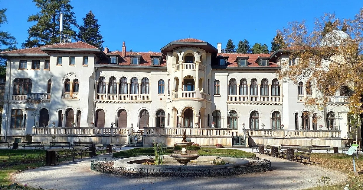 Кметът на София Васил Терзиев обяви днес, че оттегля екипите