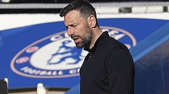 Мениджърът на Лестър Рууд ван Нистелрой бе освободен от поста