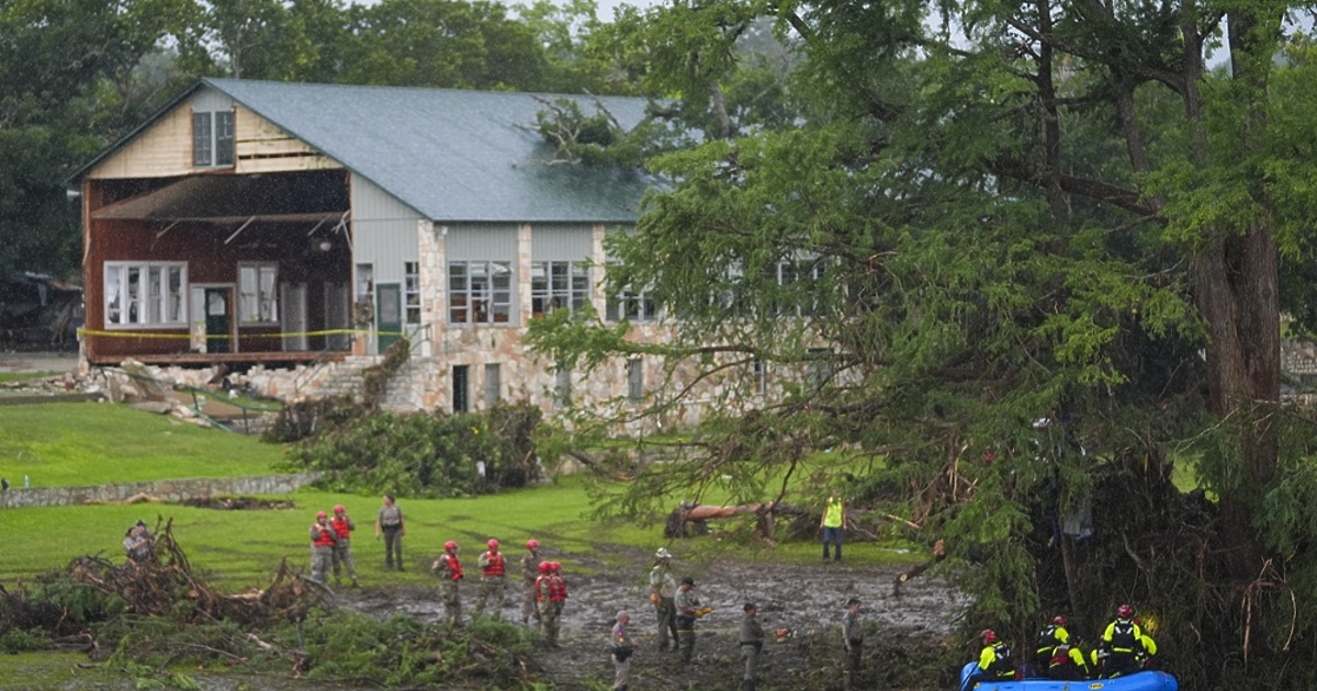 Броят на загиналите при катастрофалните наводнения в Тексас достигна най-малко
