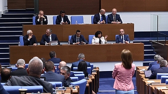 Правителството на Росен Желязков очаквано оцеля и след четвъртия вот