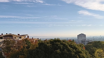 Още преди обяд в неделя валежите навсякъде ще спрат облачността