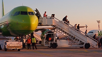 Спешна среща с оператора на летищата във Варна и Бургас