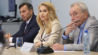 Управляващите искат да върнат плановата икономика от комунизма под знамето