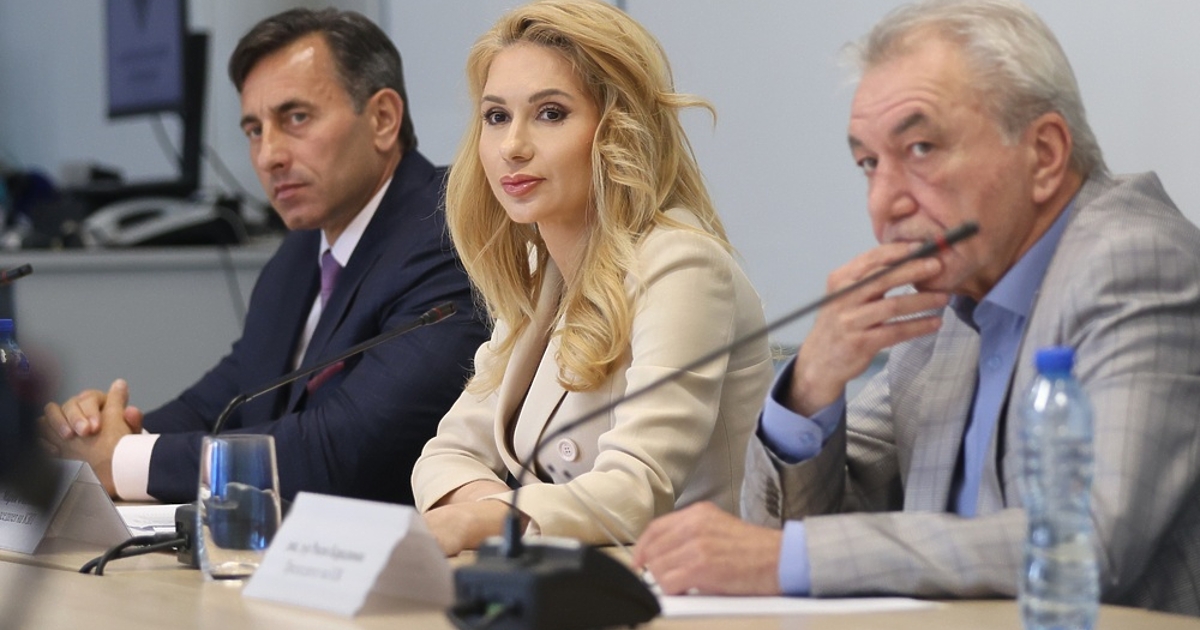 Управляващите искат да върнат плановата икономика от комунизма под знамето