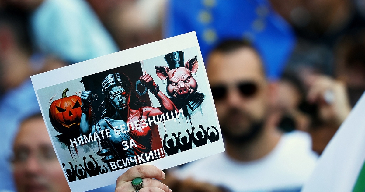 Хиляди протестираха в София снощи срещу оставането в ареста на