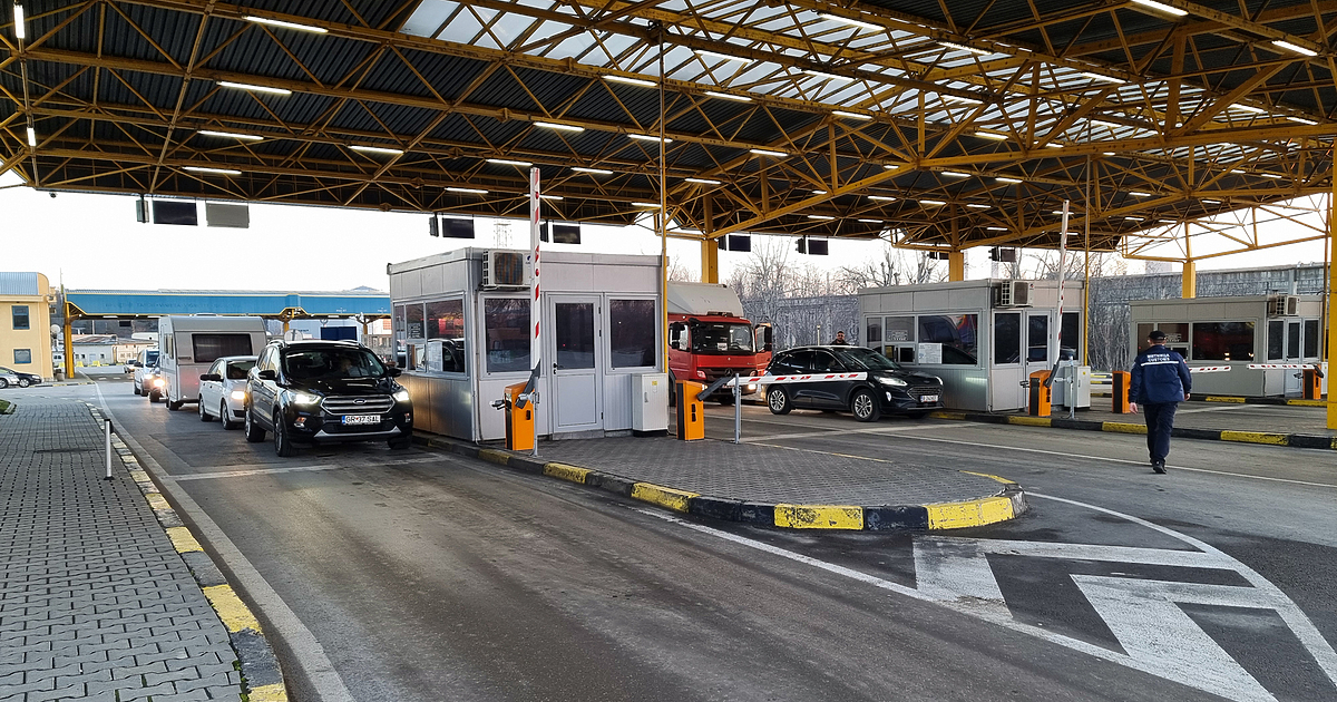 Трафикът е интензивен на граничния контролно-пропускателен пункт (ГКПП) Лесово и