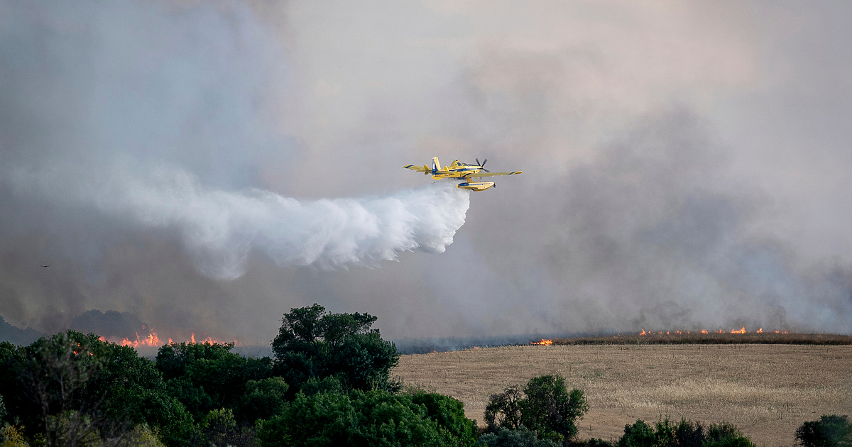 Огромен горски пожар бушува в района на Мадрид и димът
