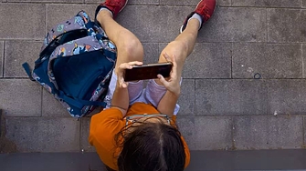 Ново законодателство ограничаващо употребата на мобилни телефони във финландските училища