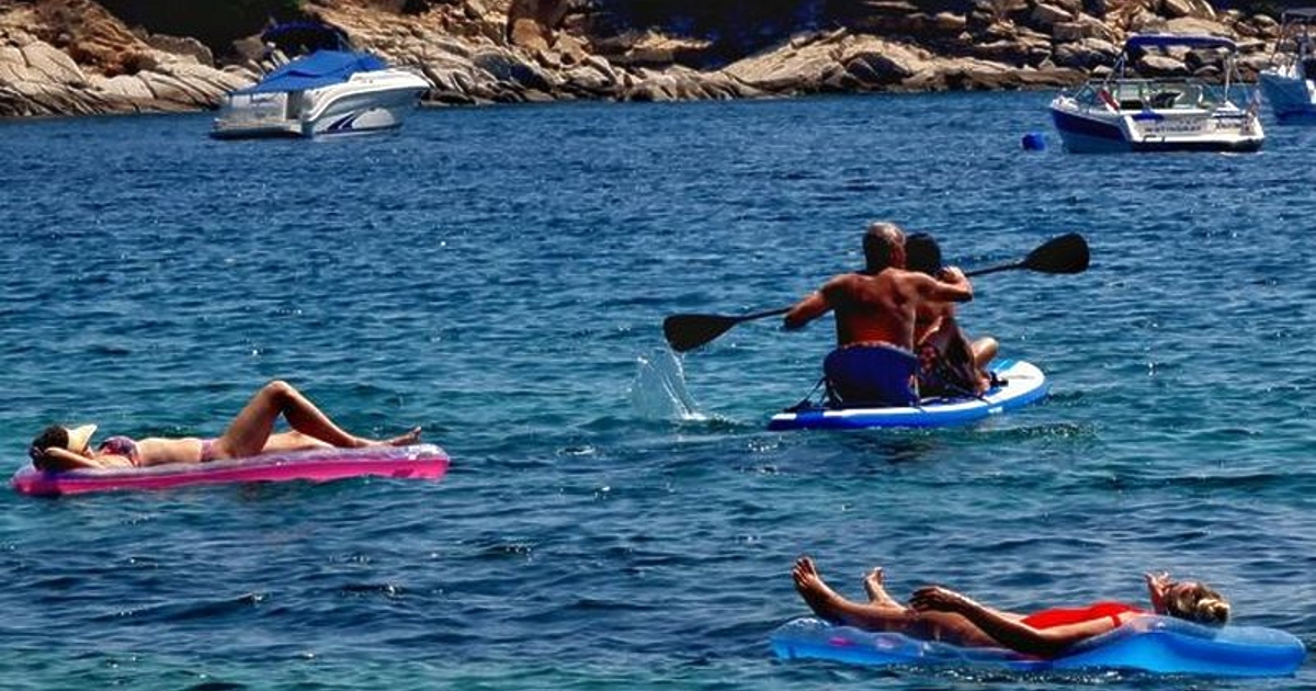 Трима от четирима румънци, които ще прекарат почивката си в