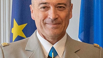 В навечерието на своето оттегляне от поста началник на генералния