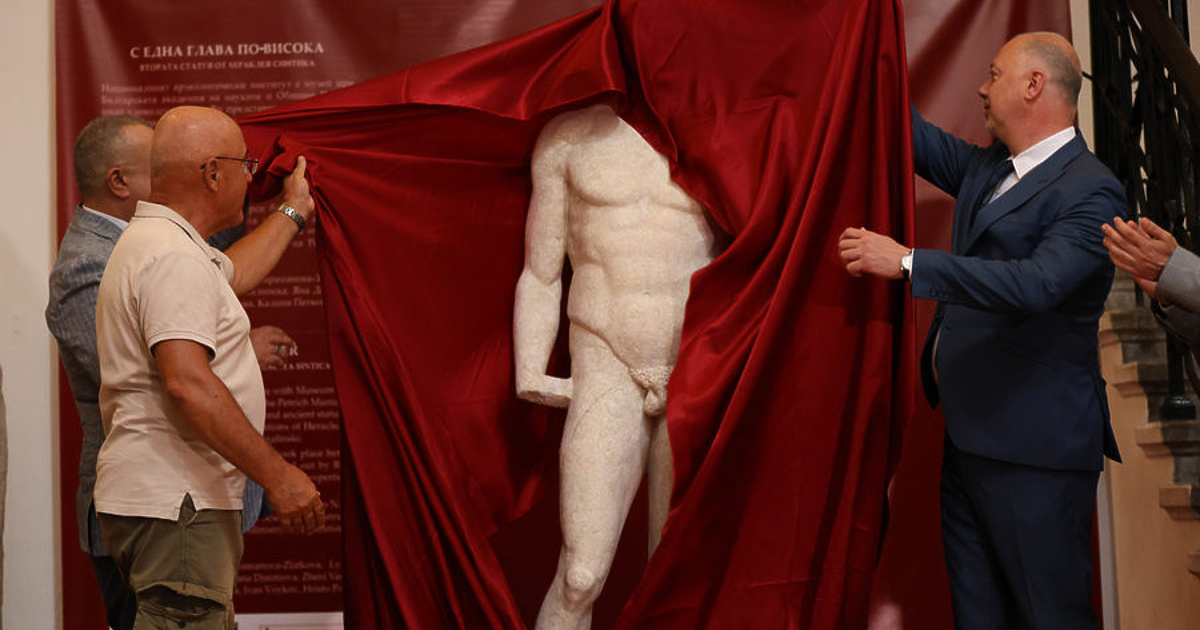 Втората статуя, открита преди месеци в Хераклея Синтика, бе показана днес