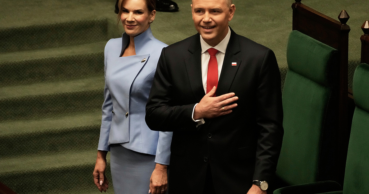 Новият президент на Полша Карол Навроцки положи клетва днес, предадоха