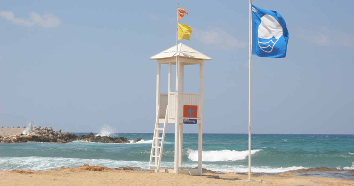 12 плажа в Гърция са с отнети отличия Син флаг“,