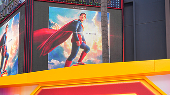 Супермен на режисьора Джеймс Гън запази челната си позиция в