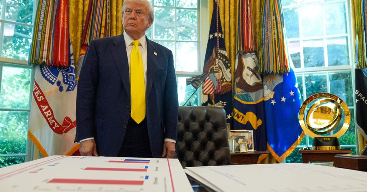 Това е 24-каратово злато… Позволявам си да го поставя… –