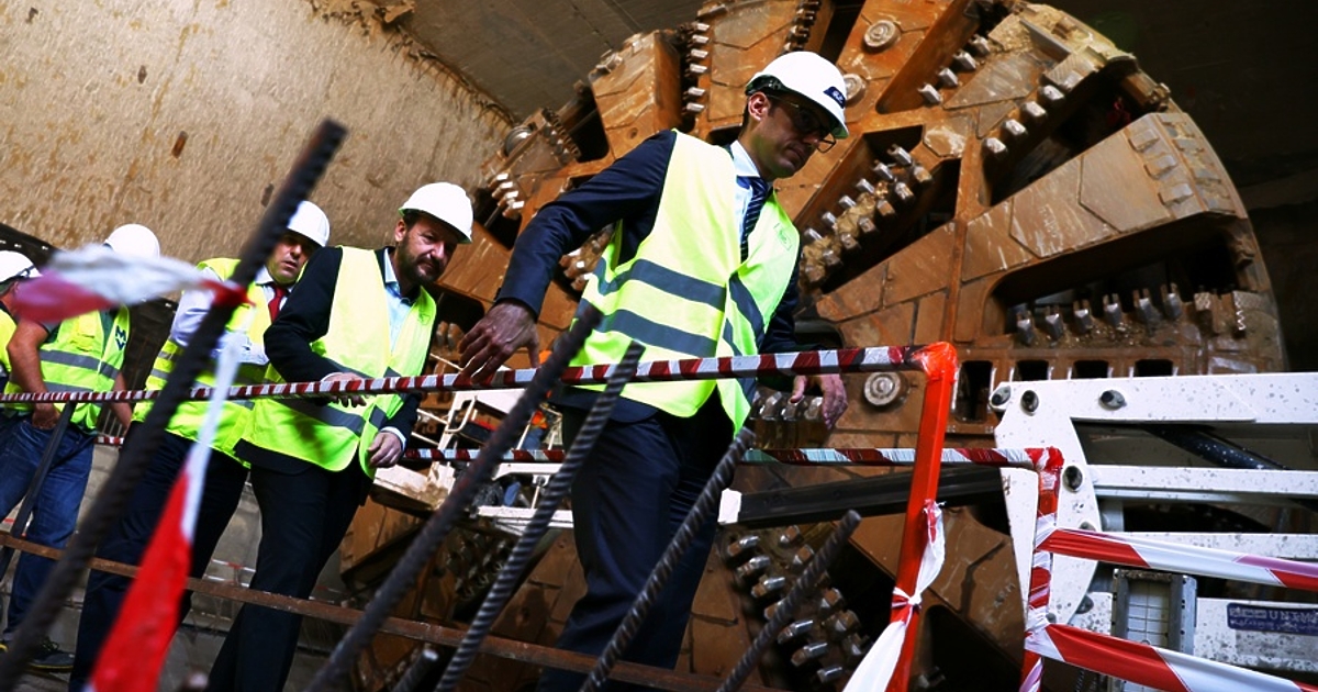Над една трета от метрото през Слатина е построена, заяви
