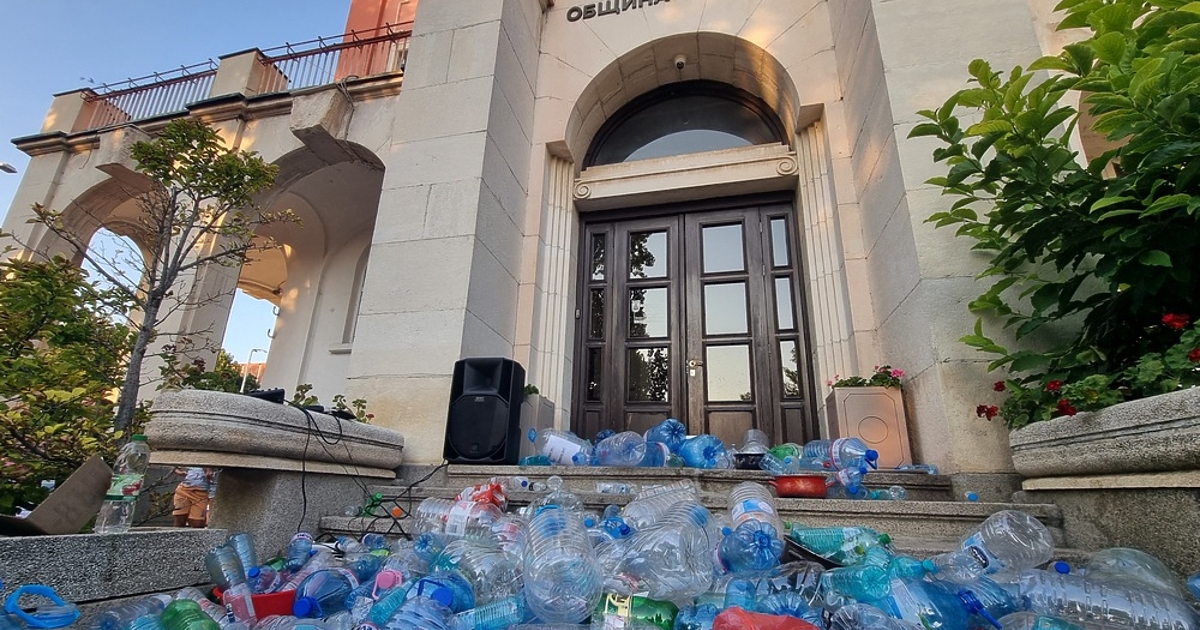 Да имаш вода или да имаш нова спортна зала? Тази хамлетовска дилема,