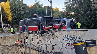 Неустановен засега човек подкара трамвай който обаче дерайлира и се