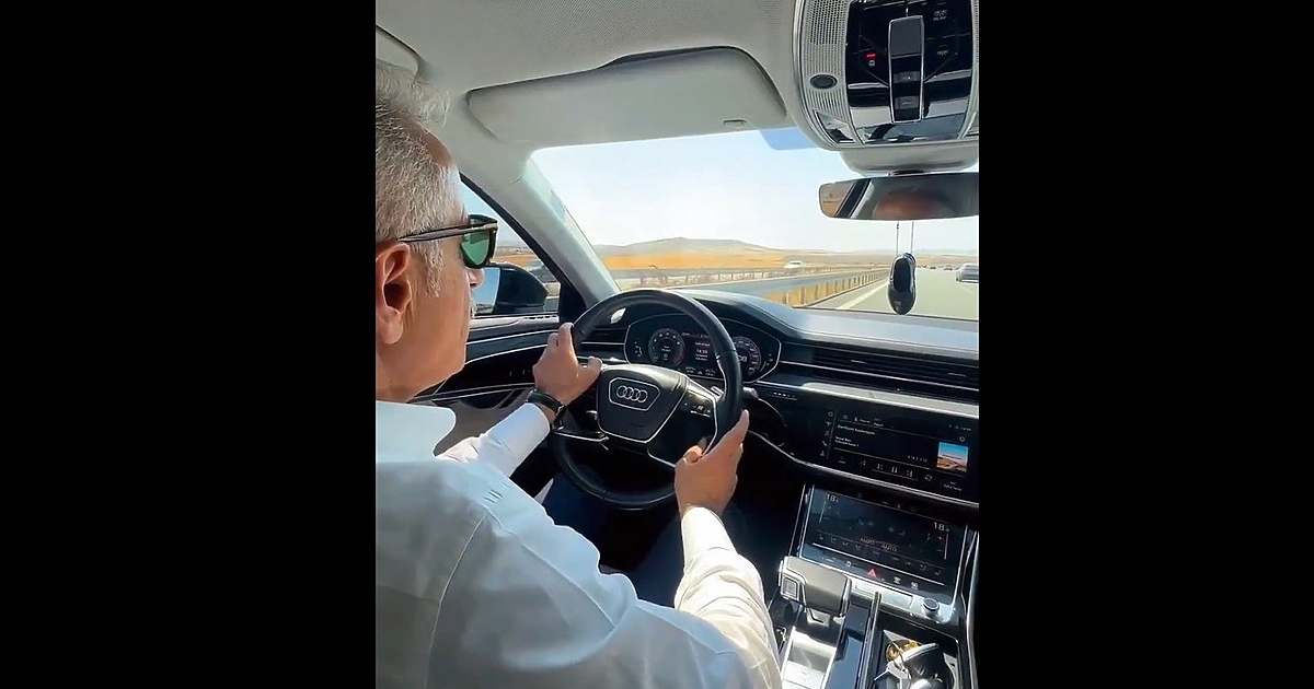 Спомени от магистралата Анкара-Нигде с народни песни...  Когато се уморим,