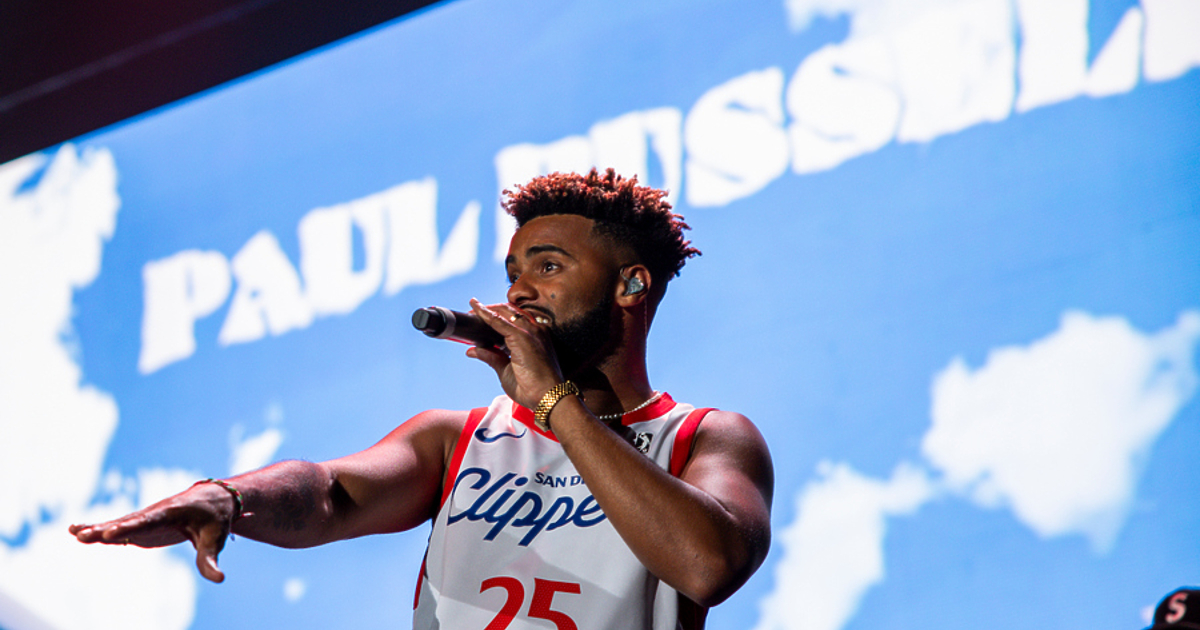 Ordinary на Алекс Уорън отново е  в класацията за сингли Хот