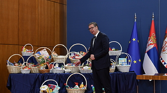 В средата на циклон от протести срещу него президентът на