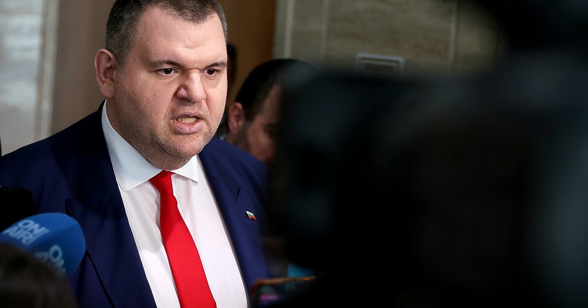 След като се погрижи да има магазини за хората и