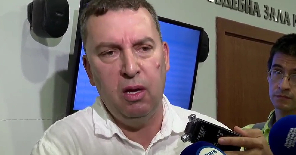 13-годишното момиче е инициирало връзката с 31-годишния учител по физкултура.