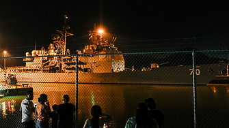 Американският ракетен крайцер Лейк Ери USS Lake Erie навлезе снощи