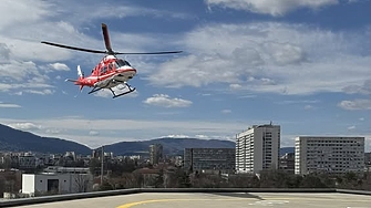 Екип на Центъра за спешна медицинска помощ по въздуха ЦСМПВ