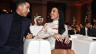 Португалската футболна звезда Кристиано Роналдо обяви годежа с дългогодишната си