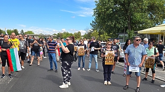 Граждани затвориха главен път Бяла – Ботевград на пътния възел