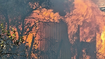 Пожарната обстановка в страната остава критична след като днес следобед