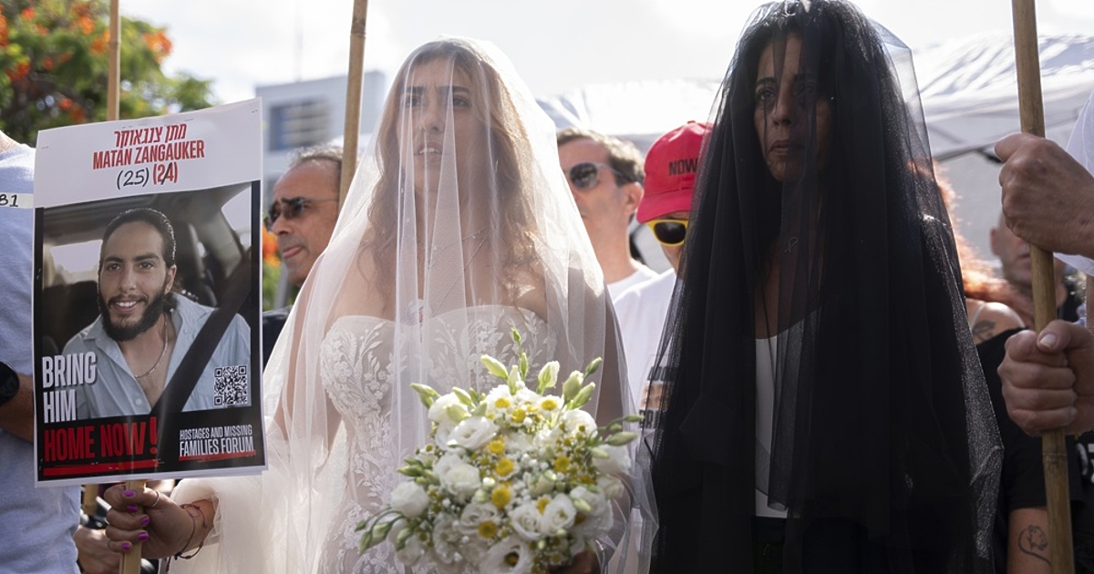 Десетки хиляди души се събраха в Тел Авив с призиви