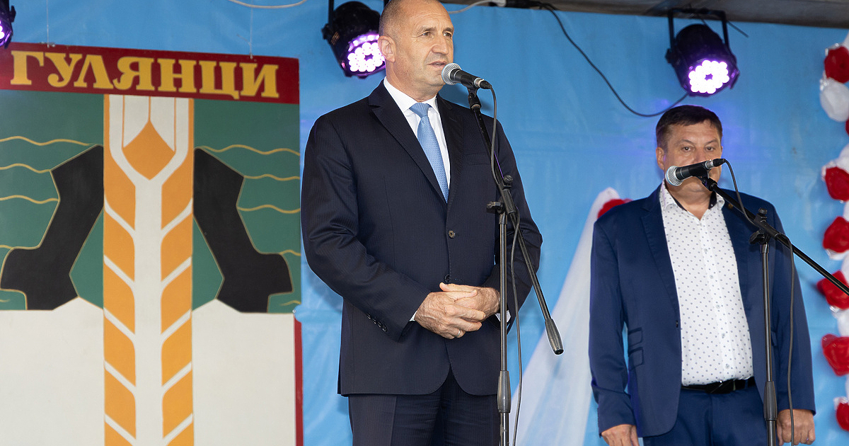 След призива Мутри, вън“ през 2020 г. президентът Румен Радев