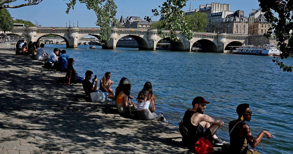 Четири тела са били извадени от река Сена в покрайнините
