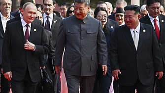 Китайският президент Си Цзинпин предупреди че светът е изправен пред