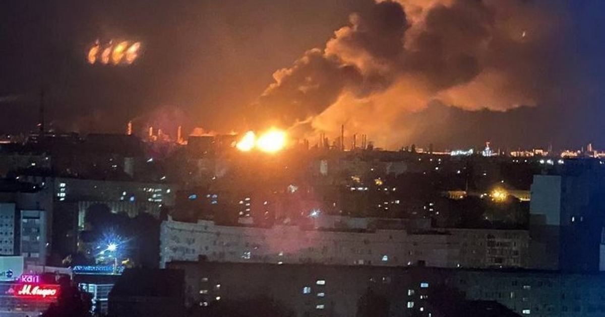 Паднали отломки от украински дронове са предизвикали пожар в петролна