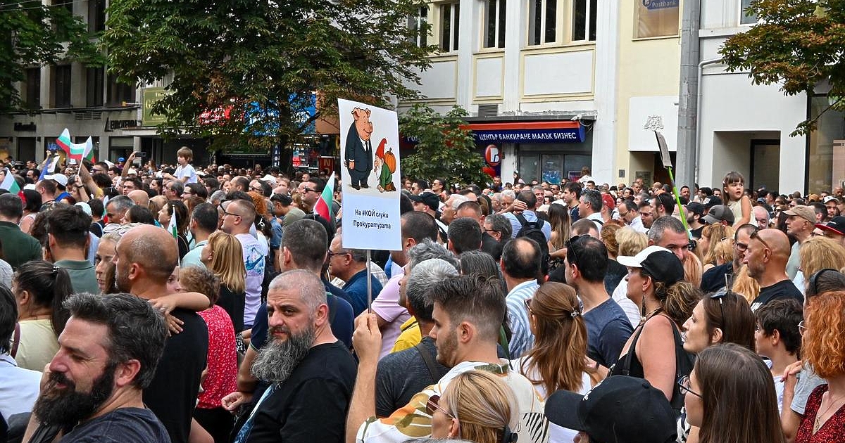 Протестите у нас срещу пълзящата диктатура се връщат със старта