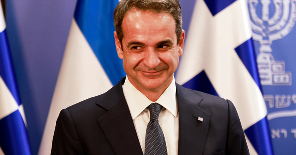 В обстановка на протести в цялата страна гръцкият премиер Кириакос