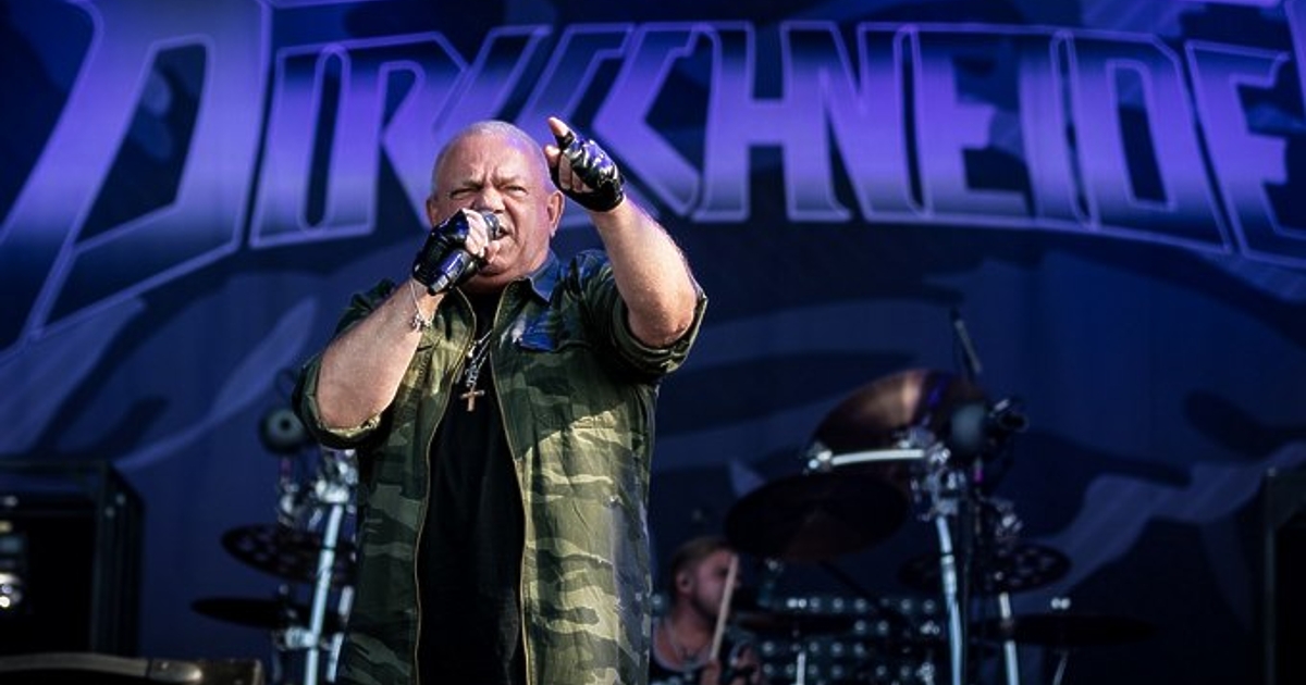 Удо Диркшнайдер със сигурност е забележителен с две неща:А) въпреки